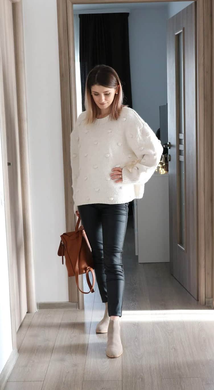 https://cappuccinoandfashion.com/wp-content/uploads/2019/09/pompom-zara-sweater-with-black-coated-jeans-outfit.jpg